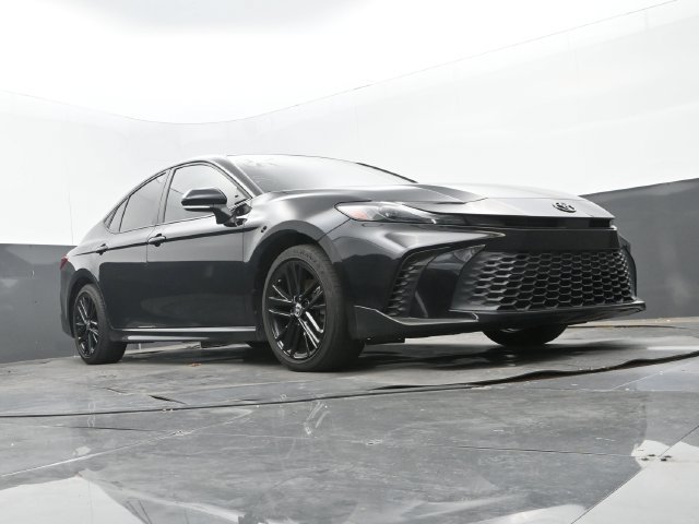 Used 2025 Toyota Camry SE FWD image 9