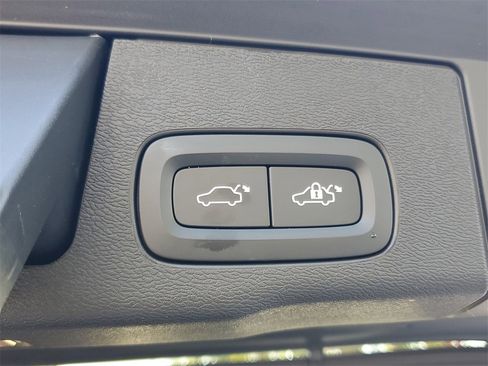 Certified 2023 Volvo XC60 B5 Ultimate w/ Protection Package Premier image 10