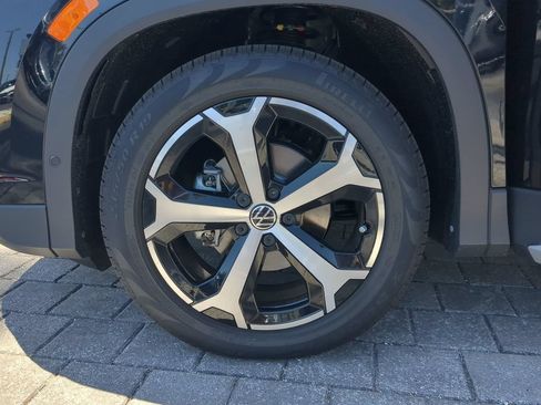 New 2026 Volkswagen Tiguan SE FWD image 33