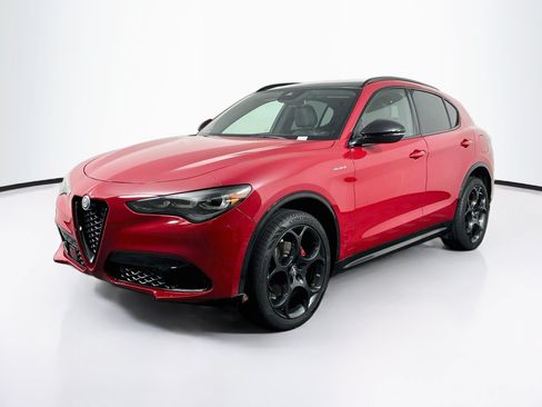 Used 2024 Alfa Romeo Stelvio Veloce AWD/4WD image 3