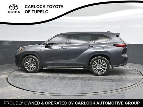 Used 2022 Toyota Highlander Platinum image 8