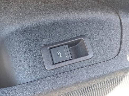 New 2025 Audi Q6 e-tron Premium image 25