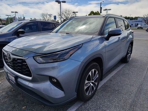 Used 2023 Toyota Highlander XLE image 1