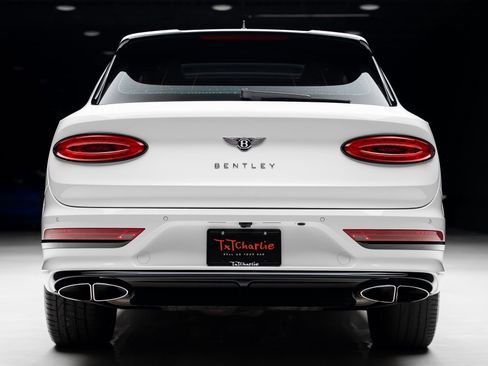 Used 2021 Bentley Bentayga Plug-In Hybrid AWD/4WD image 27