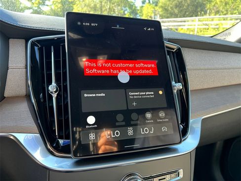 New 2026 Volvo XC90 B6 Plus w/ Protection Package Premier image 17