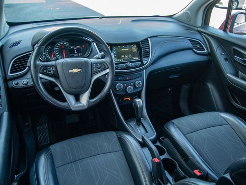 Used 2019 Chevrolet Trax LT w/ LT Convenience Package FWD image 26