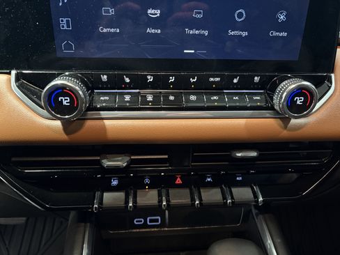 Used 2024 GMC Canyon AT4 w/ AT4 Premium Package image 16