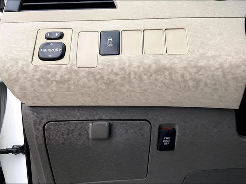 Used 2014 Toyota Sienna LE image 32