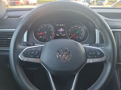 Used 2021 Volkswagen Atlas Cross Sport SE image 28