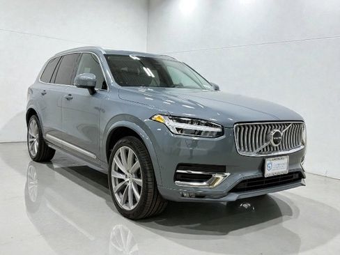 Used 2023 Volvo XC90 B6 Plus image 45
