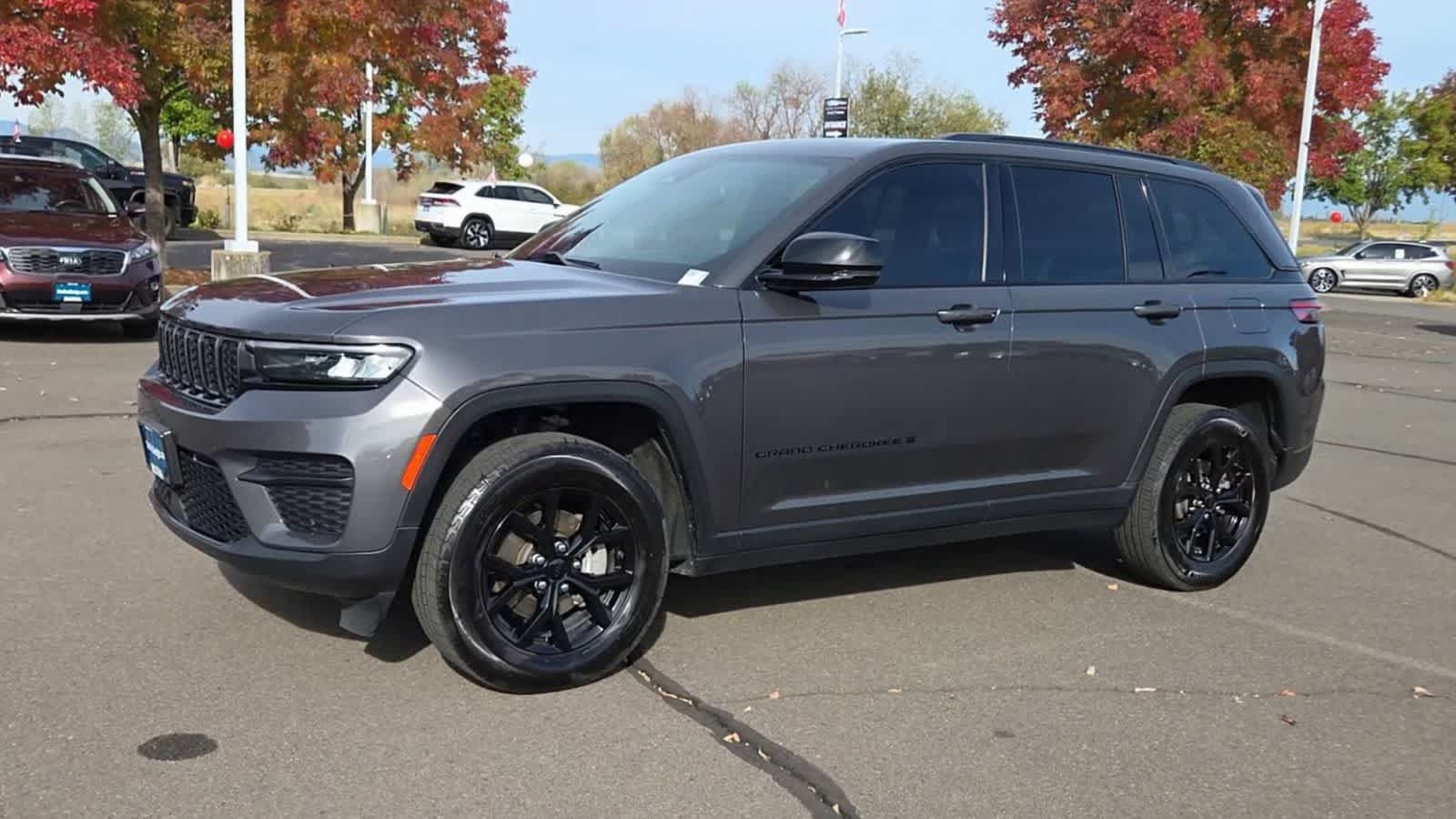 Used 2024 Jeep Grand Cherokee Altitude AWD/4WD image 4