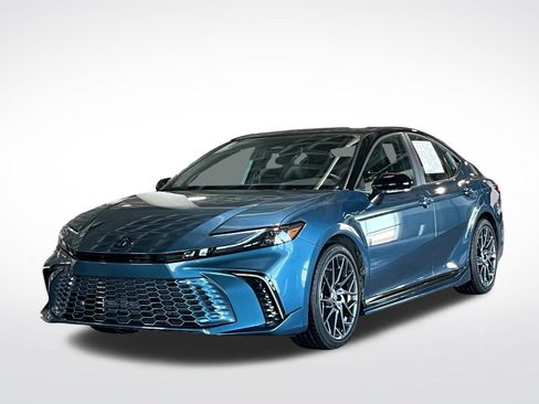 Used 2025 Toyota Camry XSE FWD image 4