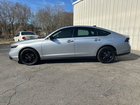 Used 2025 Honda Accord SE image 9