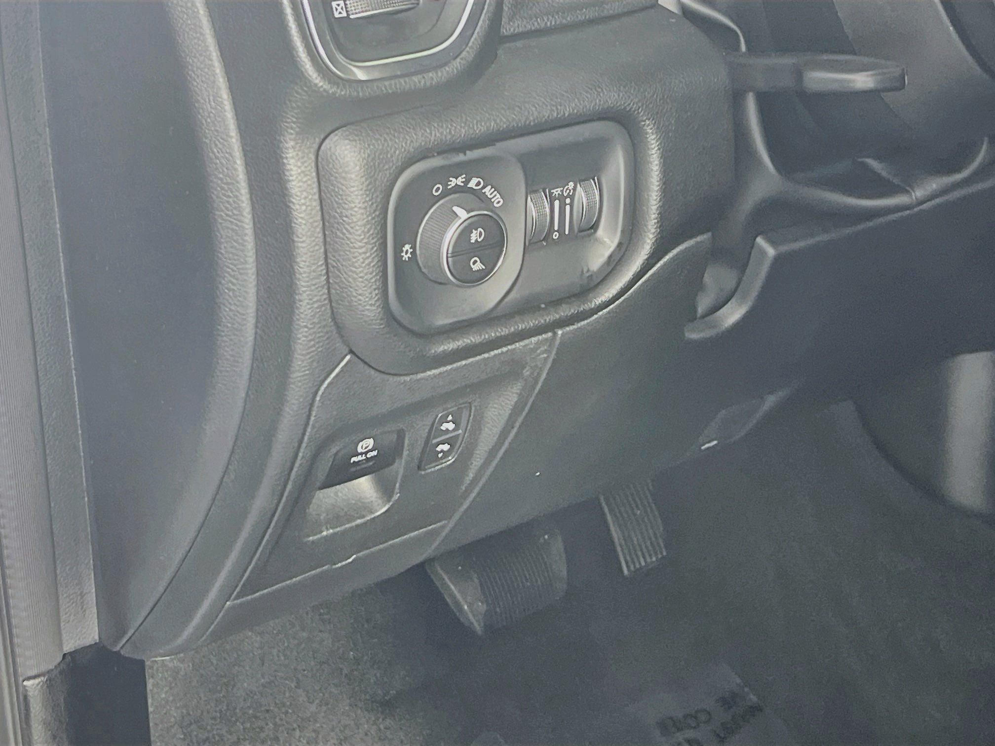Used 2023 RAM 1500 Laramie AWD/4WD image 10