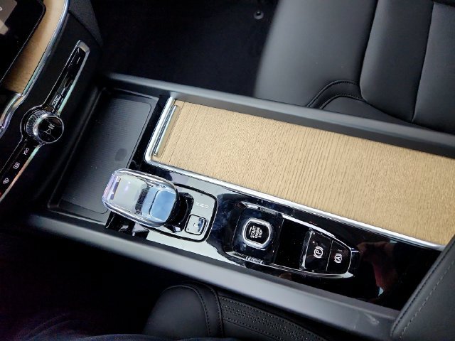 New 2026 Volvo XC60 B5 Plus w/ Climate Package AWD/4WD image 22