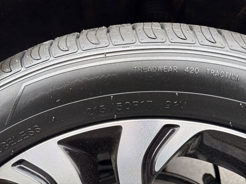 Used 2020 Chevrolet Bolt Premier w/ Infotainment Package image 31