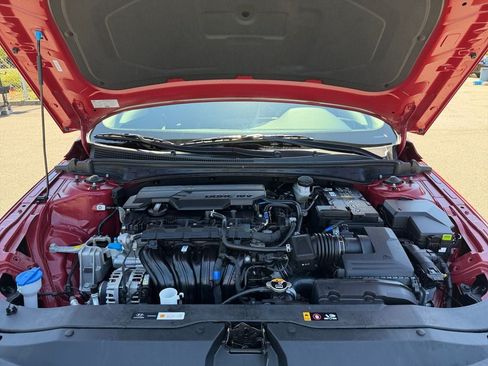 Used 2025 Hyundai Elantra SE FWD image 29