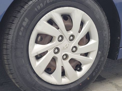 Used 2019 Hyundai Elantra SE image 31