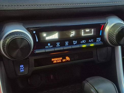 Used 2020 Toyota RAV4 LE FWD image 21