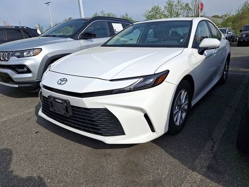 Used 2025 Toyota Camry LE image 2