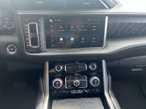 Used 2023 GMC Yukon Denali AWD/4WD image 17