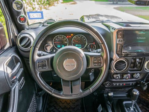 Used 2016 Jeep Wrangler Unlimited Rubicon w/ Connectivity Group image 26