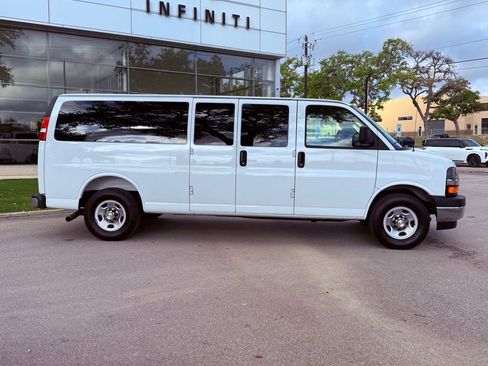 Used 2025 Chevrolet Express 3500 LT w/ LT Preferred Equipment Group RWD image 4