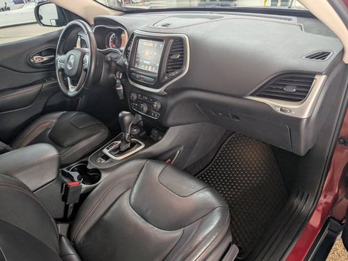Used 2016 Jeep Cherokee Trailhawk w/ Leather Interior Group AWD/4WD image 21
