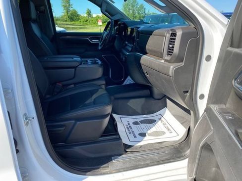 Used 2025 Chevrolet Silverado 1500 LT w/ Leather Package AWD/4WD image 17