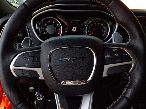 Used 2016 Dodge Challenger SRT image 44