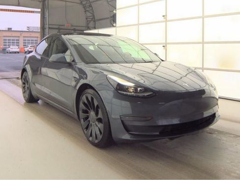 Used 2022 Tesla Model 3 Performance image 4