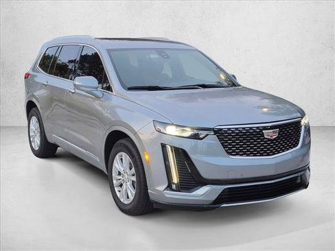 Used 2025 Cadillac XT6 Luxury FWD image 3