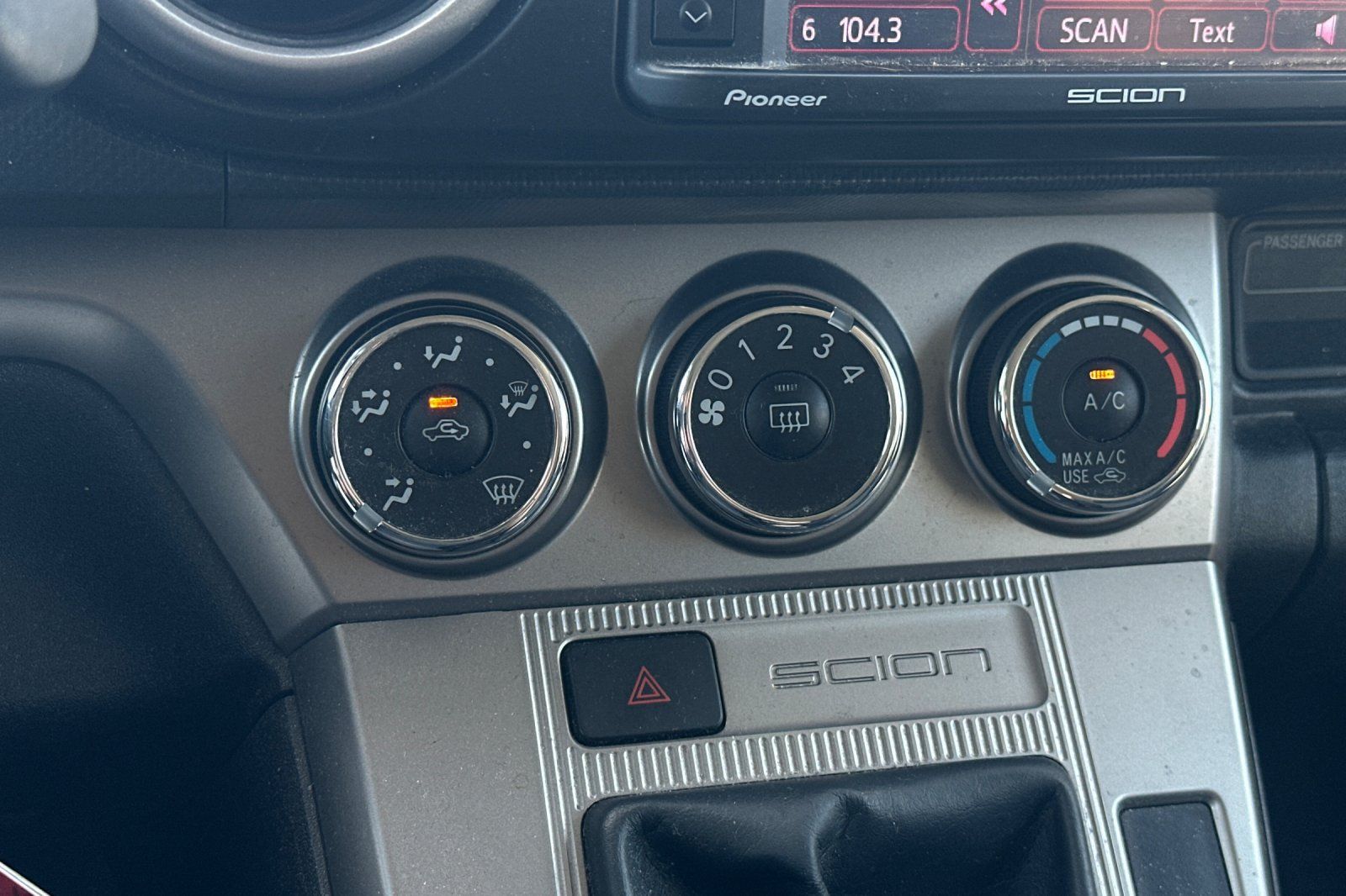 Used 2015 Scion xB FWD image 26