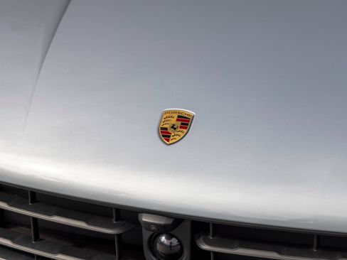 Certified 2026 Porsche Macan AWD/4WD image 17