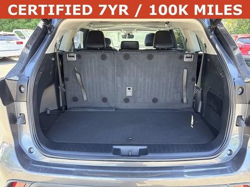 Used 2023 Toyota Highlander XLE FWD image 12