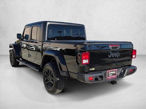 Used 2022 Jeep Gladiator Sport image 8