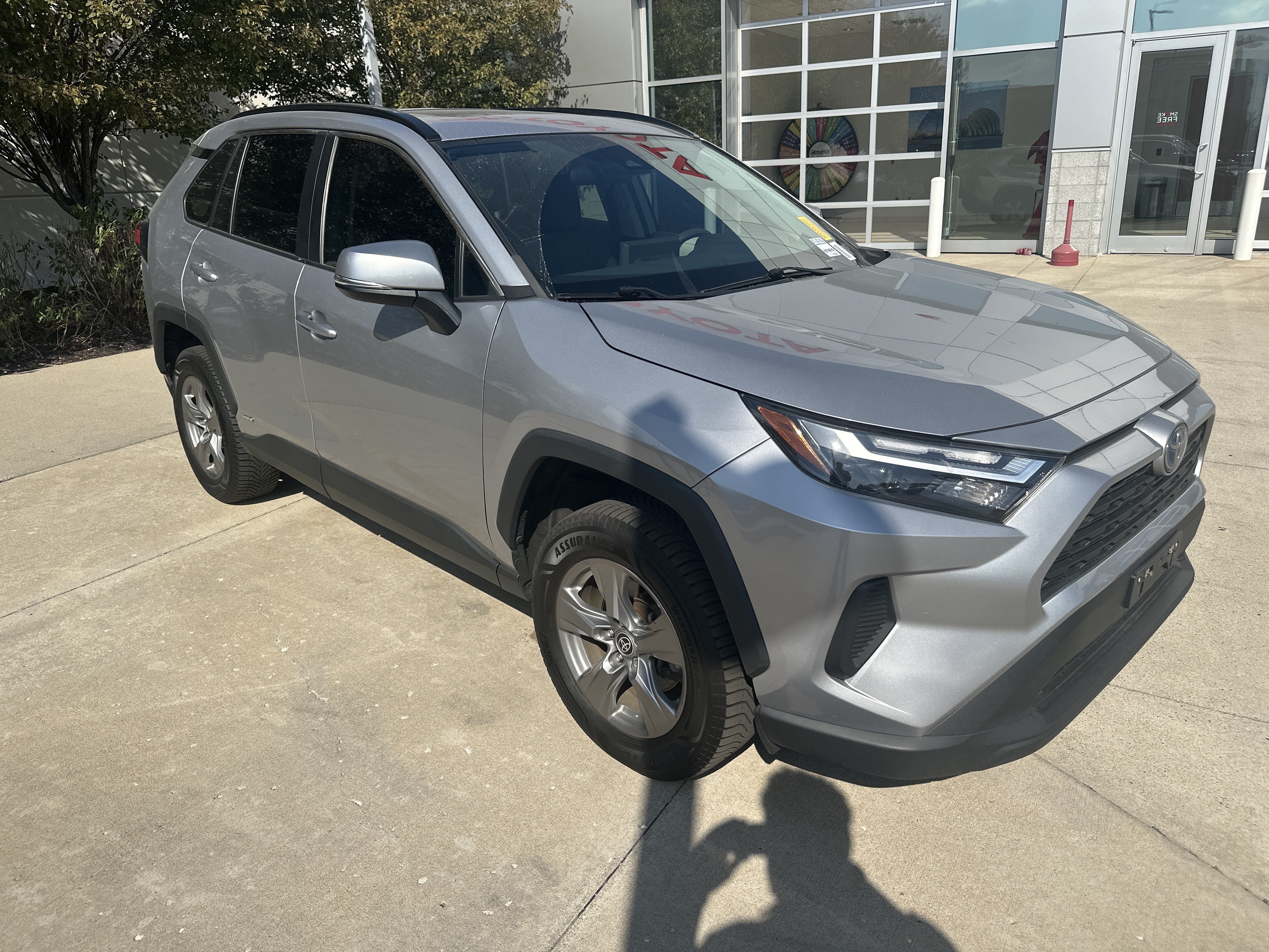 Used 2022 Toyota RAV4 XLE w/ Convenience Package AWD/4WD image 2