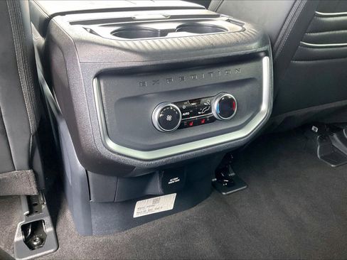 Used 2025 Ford Expedition Max Platinum image 30