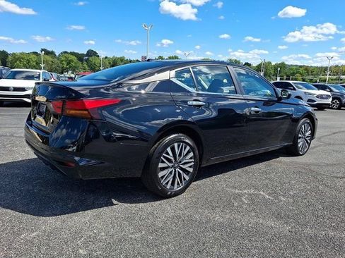 Used 2025 Nissan Altima 2.5 SV AWD/4WD image 8