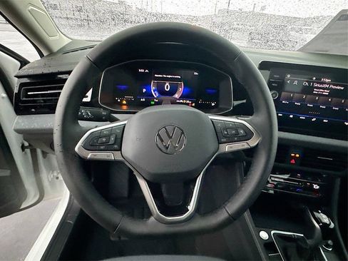 Used 2025 Volkswagen Jetta SE FWD image 11