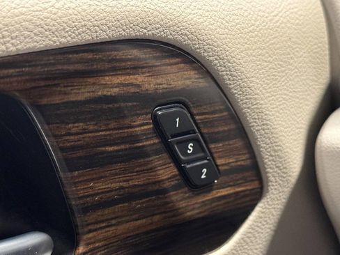 Used 2023 Chrysler Pacifica Limited FWD image 31