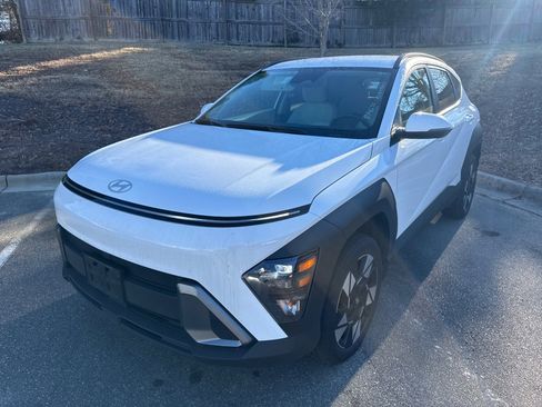 Used 2024 Hyundai Kona SEL image 3