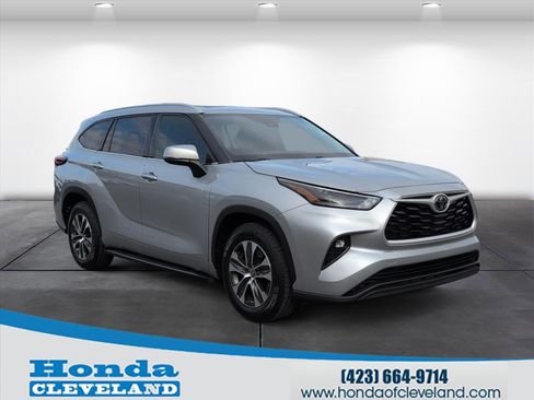 Used 2022 Toyota Highlander XLE image 1