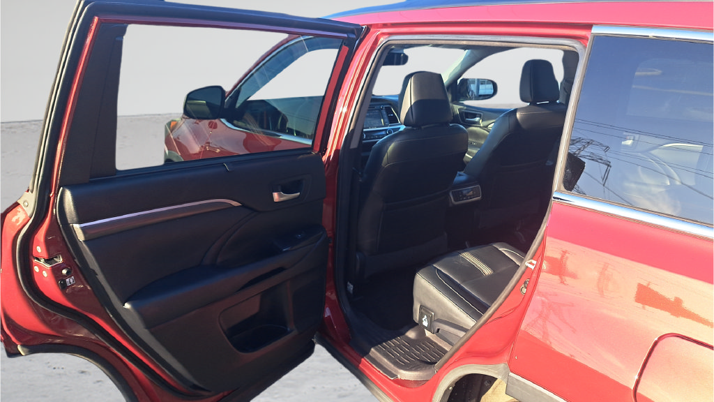 Used 2018 Toyota Highlander SE AWD/4WD image 11