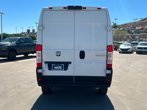 Used 2024 RAM ProMaster 2500 w/ Convenience Group FWD image 4