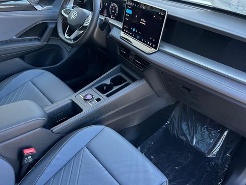 New 2025 Volkswagen Tiguan SE image 16
