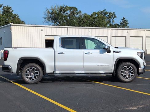 New 2026 GMC Sierra 1500 SLT w/ SLT Premium Plus Package AWD/4WD image 8