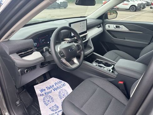 Used 2025 Ford Explorer Active AWD/4WD image 31