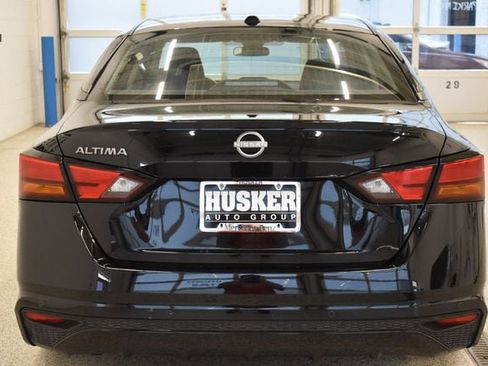 Used 2025 Nissan Altima 2.5 SV FWD image 11