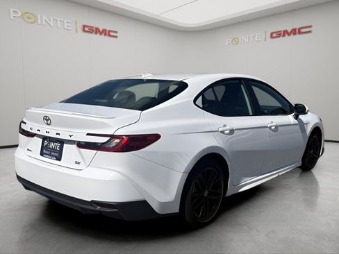 Used 2025 Toyota Camry SE FWD image 3